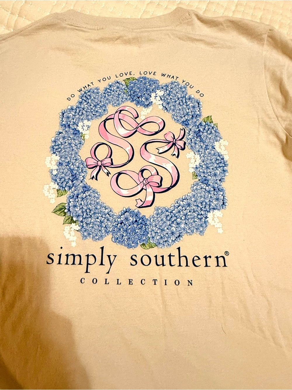 Simply Southern Cream Tee with Blue Hydrangea Wreath and Pink Ribbon Kids M